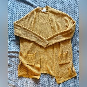 ✨ Knit, mustard colored cardigan with pockets ✨